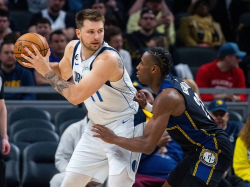 NBA》超狂神助攻！東契奇死角妙傳連詹皇都驚嘆簡直瘋了