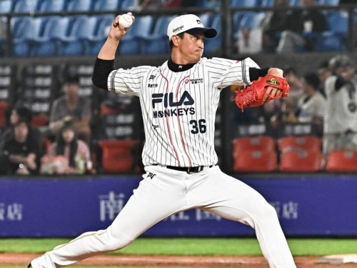 中職》余德龍大秀83公里蝴蝶球 好想蹲捕完成「守備大滿貫」