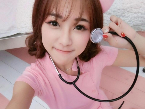 少女系「鄰家女孩」開直播竟如此辣！惹火曲線放送「爆級長輩」沒在怕！
