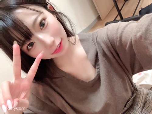 好奇的十九歲！超可愛美少女「河合ゆい」下海尋求高潮，第一次3P就好騷！