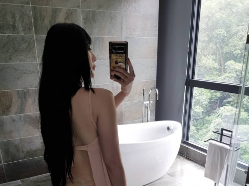 台灣「最火辣護理師」尺度無極限！白嫩乳球和渾圓蜜桃臀都出來見客！