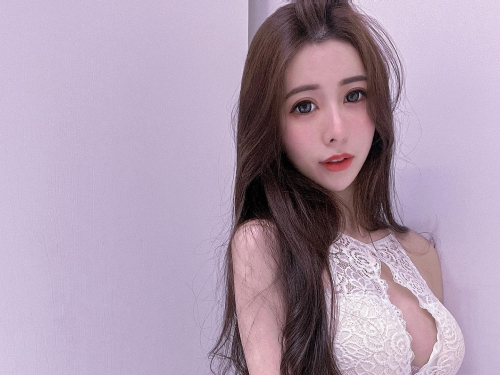 好市多購物看見「蠻腰長腿正妹」！甜心Ivy﻿膚白貌美超引人注目，還暗藏D杯美乳！