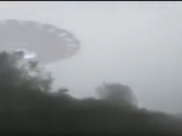 非洲肯亞驚傳UFO從天飛過，清晰影片震撼全球!