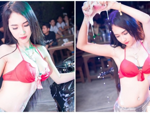 大奶正妹「濕身洗機車」，豪乳沾滿白色泡沫！網：你在洗車還是洗澡？