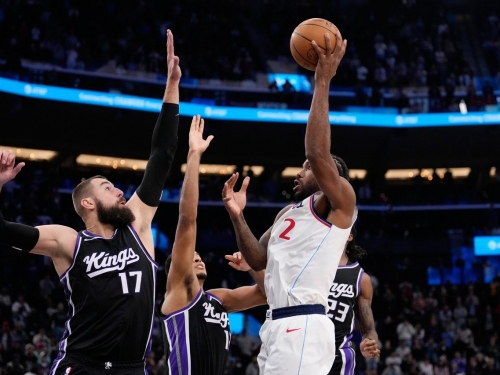 NBA／雷納德左手神投絕殺秀 快艇延長賽氣走國王摘3連勝