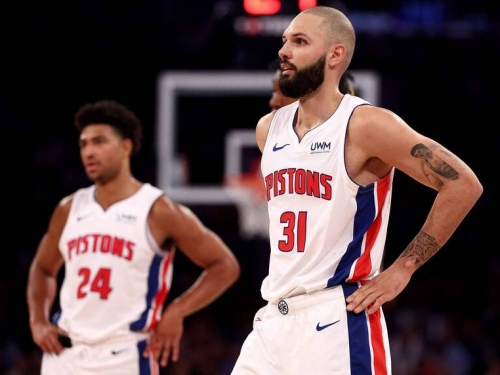 NBA》活塞選手被撞倒卻未響哨、還遭尼克準絕殺 裁判坦承誤判