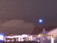 《光船？UFO探索者在接近51區附近拍到離奇光球活動》