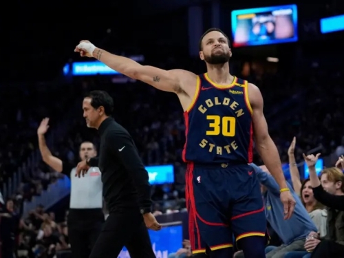 NBA》狂粉阿嬤紀錄勇士每場比賽數據！Curry親拍影片邀其進場看球