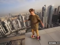 夭壽！天台玩Hoverboard自轉加倒立！