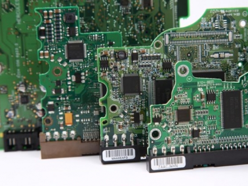 為什麼印刷電路板通常是綠色的呢？