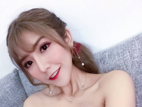 JKF女郎「薇薇兒 Wei Wei」神似爆乳版女神　火辣好身材不吝嗇分享