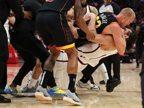 NBA／太陽普拉里單挑火箭「水行俠」 兩人都遭驅逐出場