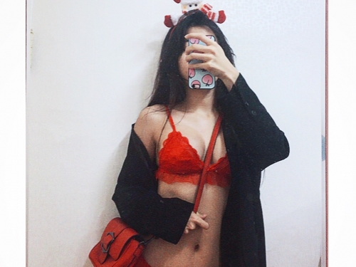 衝突美感！Playboy御用女模的「肉色藝術」，用「迷人形狀」展現空靈氣息！