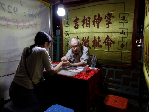 爸姓呂、媽姓金 爺爺替孫女取1名 她秒打槍：太強悍
