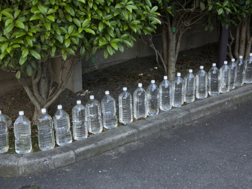 詭異儀式？日本人常在門前放整排寶特瓶 內行揭原因