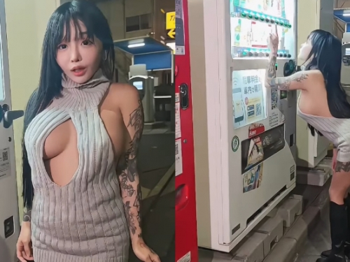 投幣飲料機好閃！巨乳正妹「櫻花」S曲線炸裂，「ㄉㄨㄞ彈猛奶」跳過來！