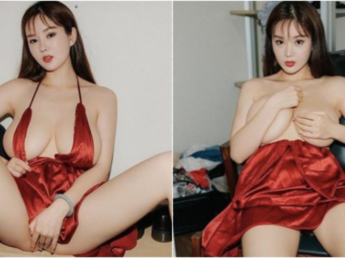 衣櫃裡的紅衣色情婦！「極品大奶」外露 M腿開開騷氣沖天！