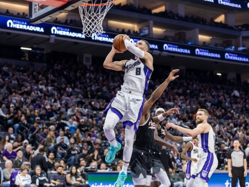 NBA》終止4連敗！國王主場大勝拓荒者 拉文：處於非贏不可的局面