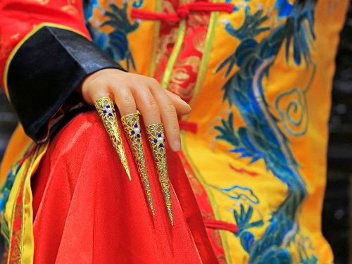 退休後太無聊 16名大媽包劇組翻拍《甄嬛傳》 點閱破百萬