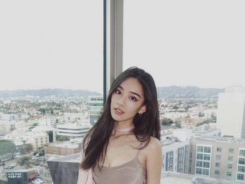 表特版推爆！美乳正妹「逆天長腿」性感show個性美！畫面太銷魂了…