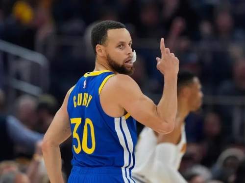 NBA》Stephen Curry恐因背傷輪休！Kerr說明情況　本人親自回應了