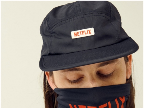防疫防得有理！Netflix 聯手日本服飾「Beams」　推出居家棉 T、零食置物架！