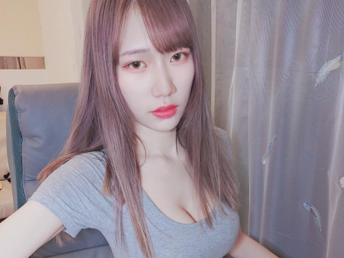 中秋節必備技能！巨乳直播主「Han芷涵」奶頂飲料　烤肉這樣方便很多