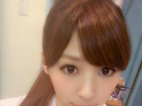 受不了！E奶主播「下海拍AV」直播露點換衣服！片商設計的「暗黑影片」真的好猛..