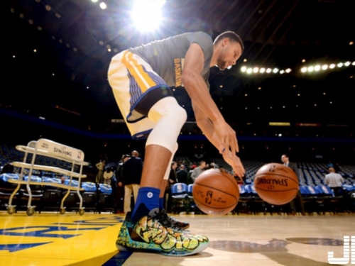 人和神的差距！ 柯瑞球鞋標售近百萬 還差喬丹2百萬