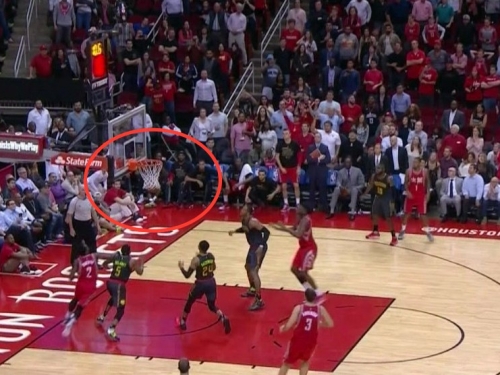 [影片]火箭追平三分彈！ 現場觀眾爽翻天 結果竟然是一場空？！