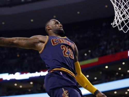 出道即巔峰的幾位球員，奧尼爾上榜，他統治了NBA聯盟十六年