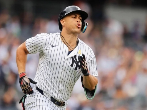 MLB》加重環拿不掉怎麼辦？找「怪力男」史丹頓兩下就搞定