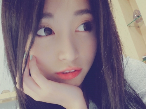 爆乳子瑜「祈錦鈅」專屬男友視角太誘惑！F級圓乳「躺床倒奶」快掉出來...