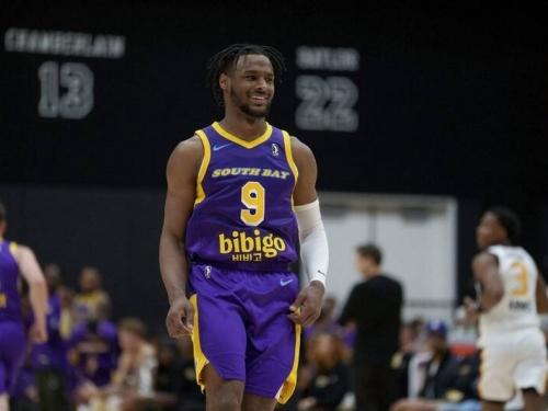 NBA》老爸詹皇、AD現身觀戰！布朗尼G聯盟首秀 三分4投0中繳6分