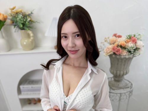 氣質美乳人妻「水端あさみ」跟老公吵架 被隔壁男大生撿回家中出！