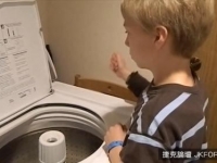 熊孩子敲打洗衣機，竟奏出這麼美妙的音樂！太奇妙了！