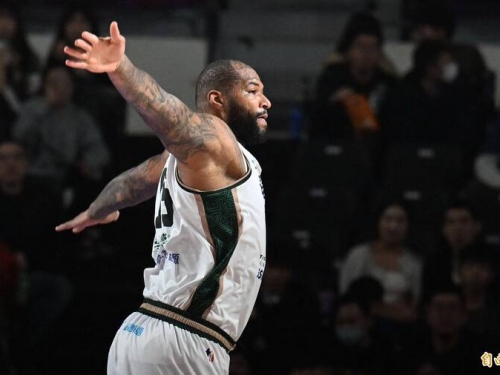 NBA》勇士有意補強禁區！隨隊記者點名卡森斯、曝對這人感興趣