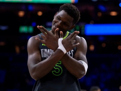 NBA》Anthony Edwards單季300顆三分！打破Curry紀錄　史上最年輕