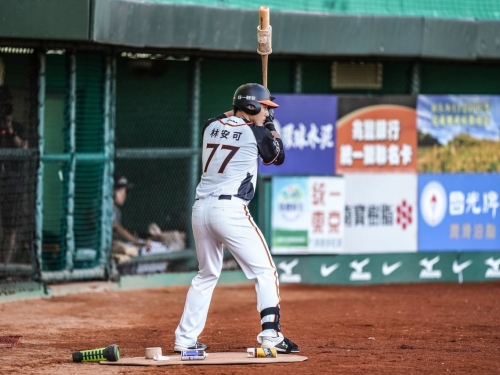 中職／林安可生涯首支再見安打 猿隊龍頭遭兄弟取代