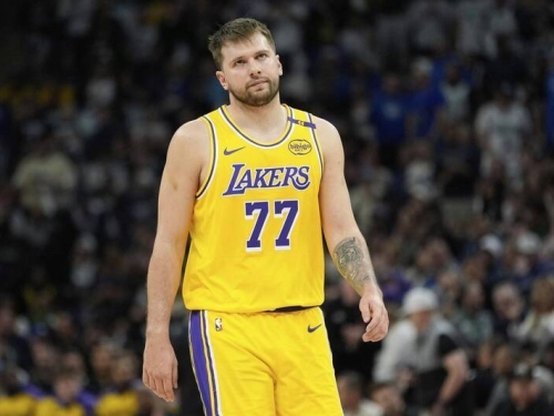 NBA季後賽》東契奇不舒服仍繳全能數據！湖人主帥曝他沒睡好還爆吐