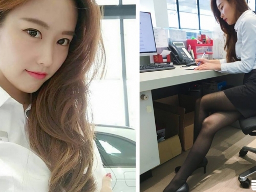 腿控受不了！奧迪「正妹業代」黑絲太性感，制服底下「窄裙長腿」讓人完全看不見車！