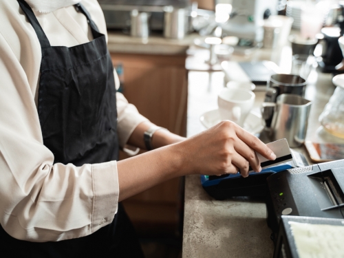 年輕人問刷卡「動詞為何是刷」內行PO真相 吸60萬人朝聖