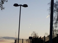 《UFO？流星？幾個不尋常的物體同時飛過英國天空》