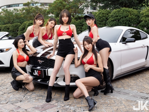 JKF女郎性感站台！「TMC十週年大會師」香車配美人，還不上車嗎？
