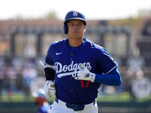 MLB》大谷翔平差點忘了「碰頭」慶祝 道奇一壘指：險些腦震盪！
