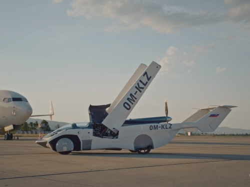 「飛天車」AirCar通過歐洲國家認證！給它3分鐘「變身」，BMW 1.6升引擎帶你傲翔天際
