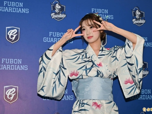 中職》淩晨5點出發來台！「AI女神」李珠珢感謝球迷一整年支持