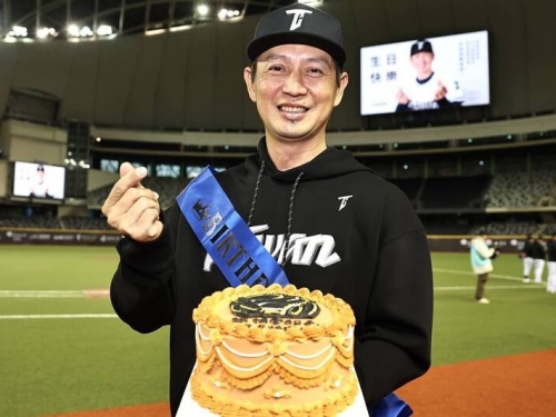經典賽》高志綱過44歲生日 選手前許願藏「玄機」