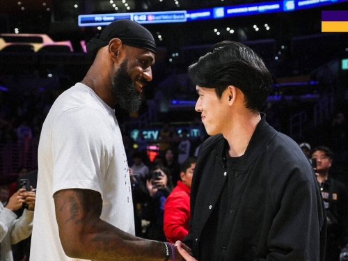 NBA》剛加盟道奇的佐佐木朗希到湖人主場看球 詹皇也上前寒暄