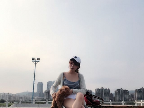 仙氣逼人的「華航正妹空姐」！不是低胸背心就是比基尼一套接一套，這身材火辣到不科學